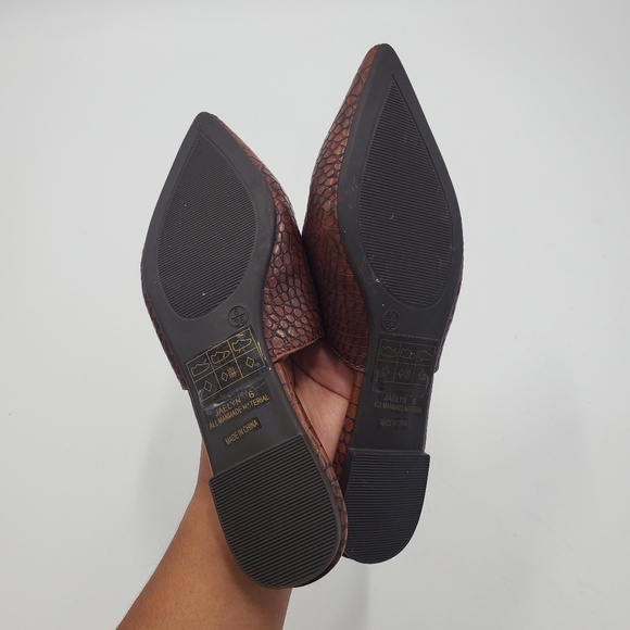 Lulu's Jaelyn Brown Crocodile Embossed Pointed-Toe Slides Boho Flats - Picture 6 of 7